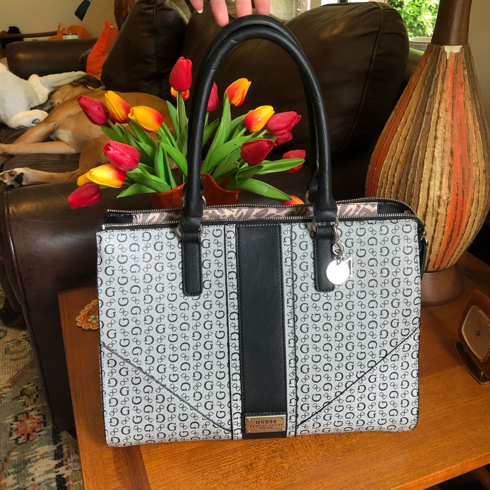 Guess Purse/Tote Bag - Picture 4 of 14